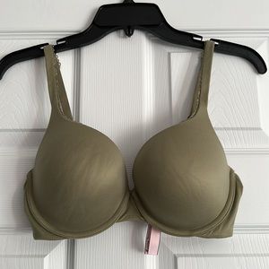 ❄️‘Perfect shape’ bra by Victoria’s Secret